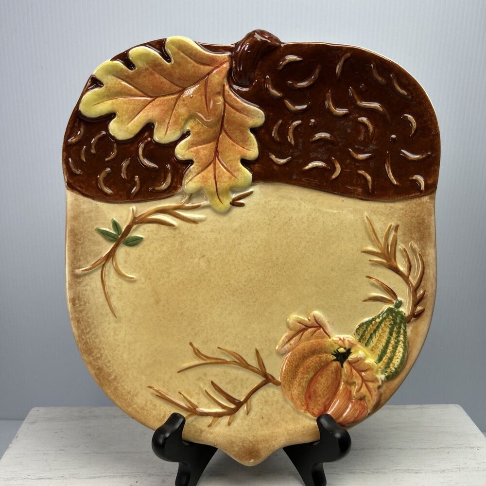 Susan Winget Certified International round Plate Pumpkins Vines Blossoms 11"